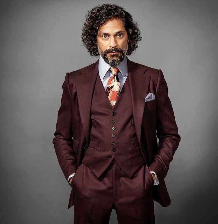 Suit in rich devilish colors for the hazy shade of winter